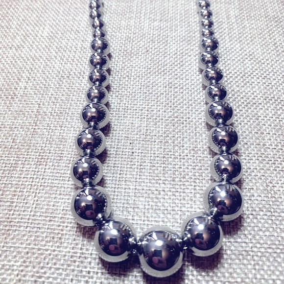 Graduated Ball Necklace - Picture 5 of 8